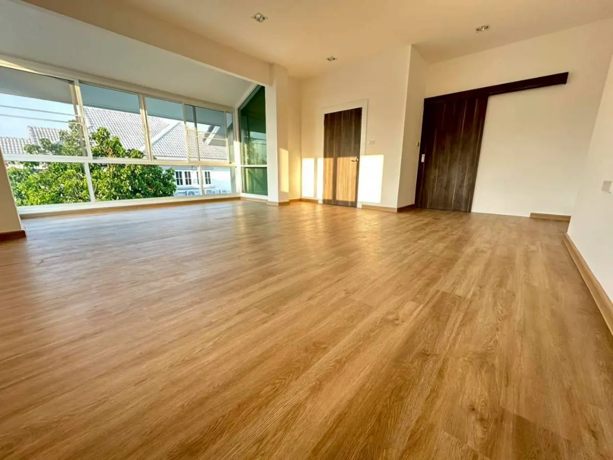 Ivory Oak YN801 SPC flooring installed in a customer home