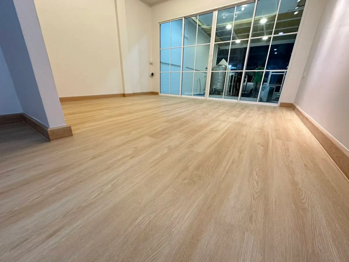 Honey Oak YN809 SPC flooring installed in a customer home