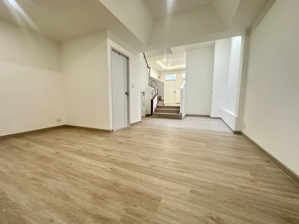 Soft Willow YN810 SPC flooring installed in a customer home